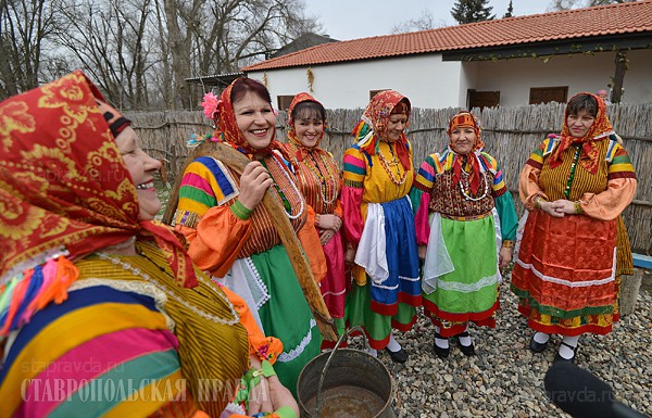 Фестиваль «Уведливая старина» провели казаки-некрасовцы и молокане в селе Левокумском