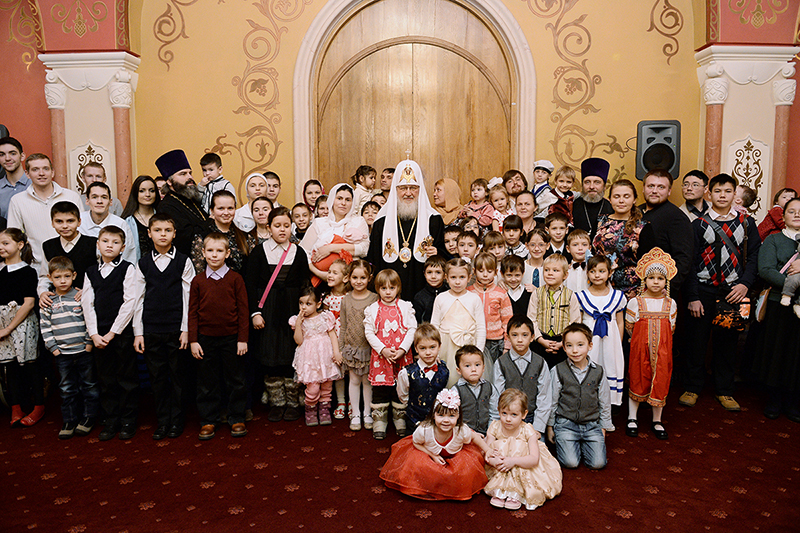 Встреча Святейшего Патриарха Московского и всея Руси Кирилла с многодетными семьями священнослужителей и мирян