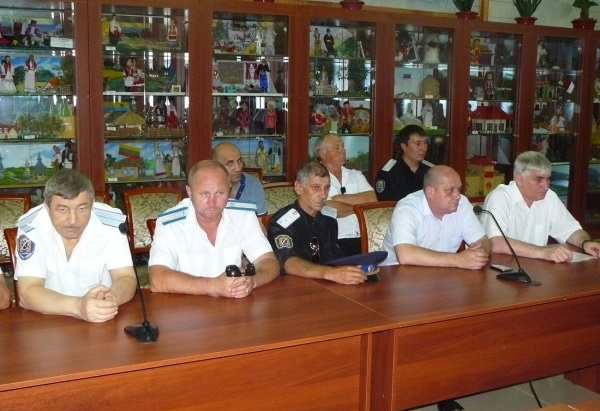 В Кизляре состоялась встреча представителей местного казачества с главным наркополицейским Дагестана