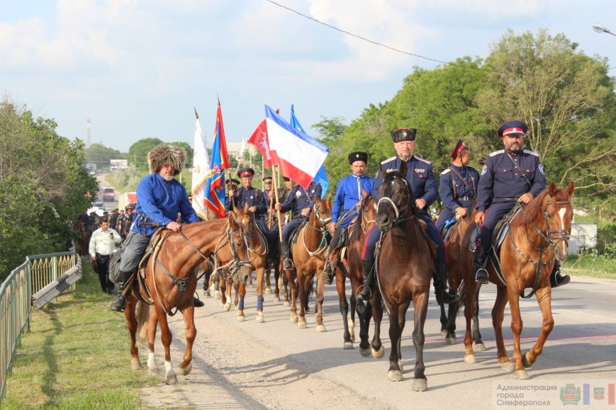В Симферополь на конях прибыли казаки Юга России