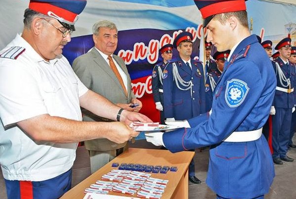 В Новочеркасске спустя 96 лет выпускникам военного института присвоили казачьи чины