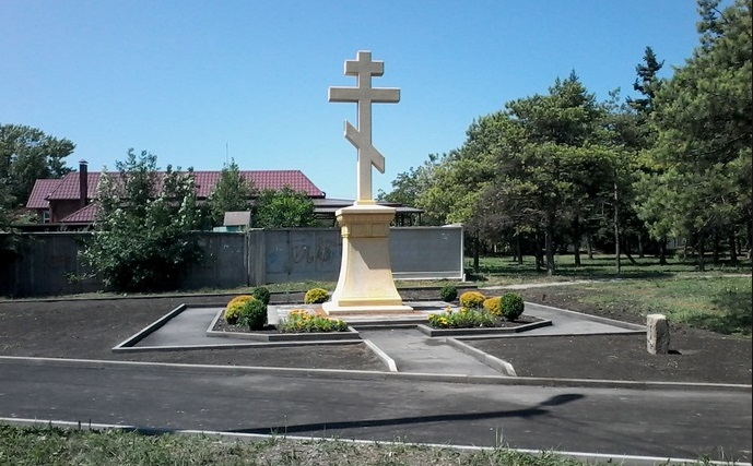 В память о предках в Ессентуках установили поклонный крест