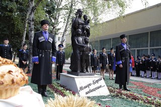 В Пятигорске состоялось торжественное открытие памятника матери-казачке