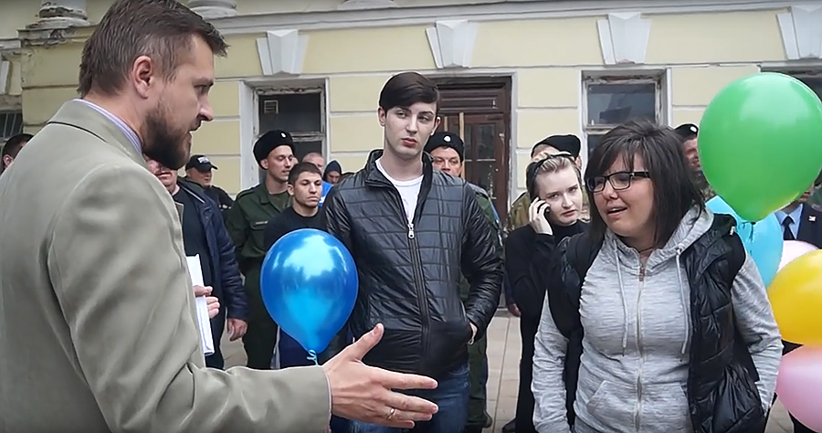 В Рязани казаки не позволили ЛГБТ-активистам запустить воздушные шарики