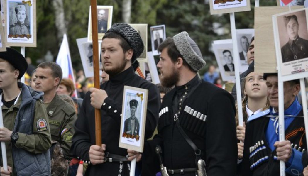 Шеренга Бессмертной казачьей сотни открыла шествие Бессмертного полка в Ставрополе