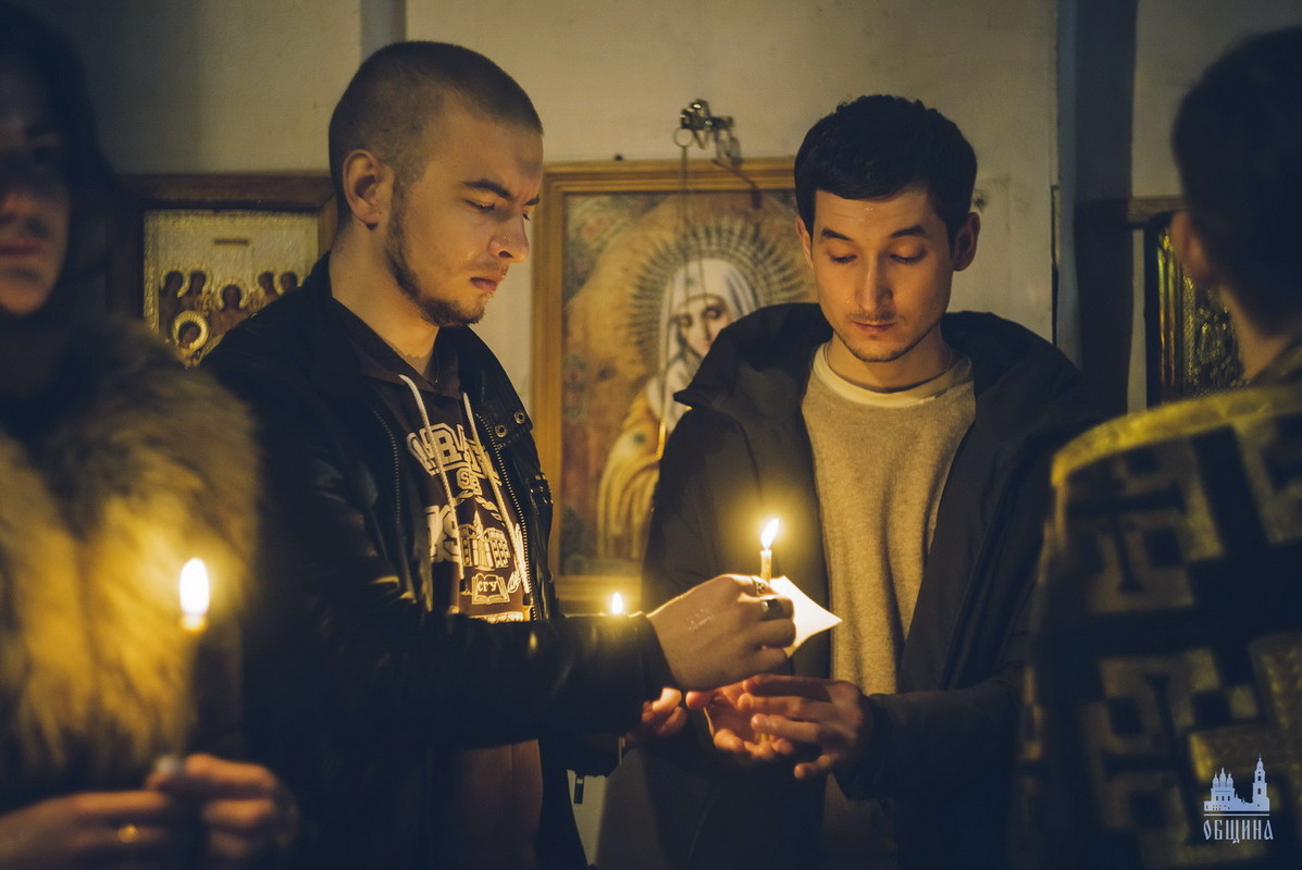 Молодежь Астраханского округа приняла участие в соборовании