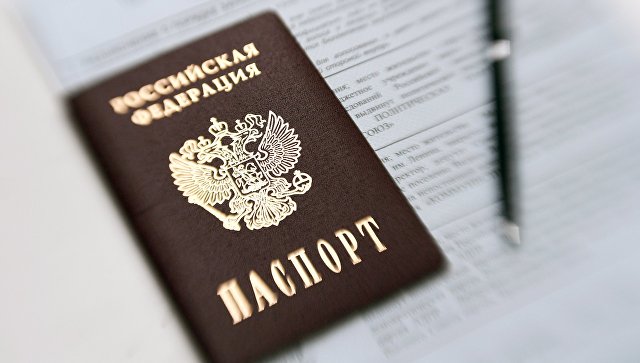 Правительство обсуждает замену бумажных паспортов на электронные