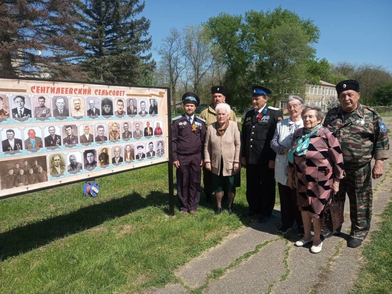 В селе Сенгилеевском казаки помогают сохранять память о героях войны и восстанавливать народные ремесла