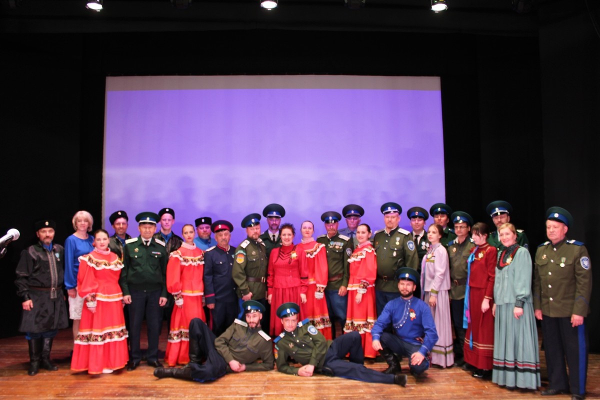 Орские казаки посетили концерт войсковых казачьих ансамблей