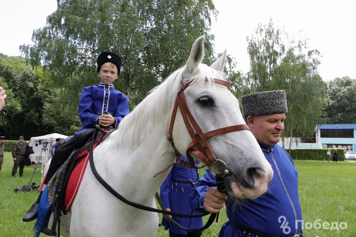 В Ставрополе прошёл обряд посвящения детей в казаки