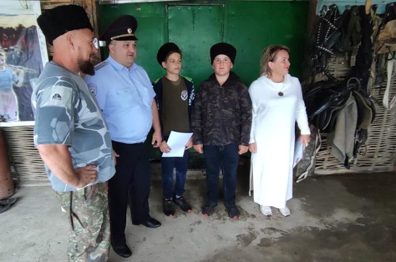 Казачат села Солдато-Александровского наградили за помощь в предотвращении преступления