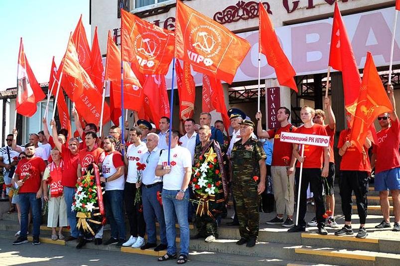 Краснодарский край. Коммунисты Кубани и Дона в станице Кущевской почтили память красных казаков-героев