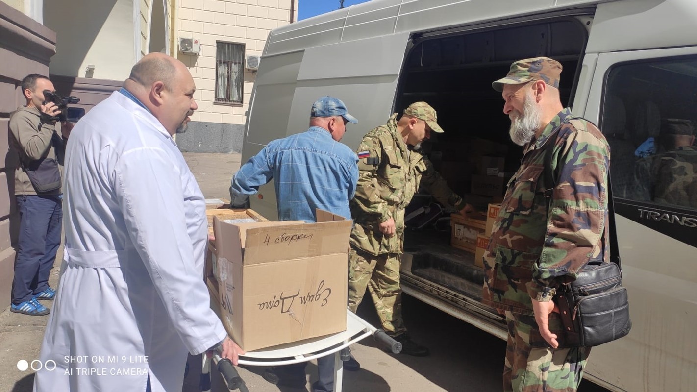Терские казаки доставили в Донецк аппараты Илизарова и медикаменты