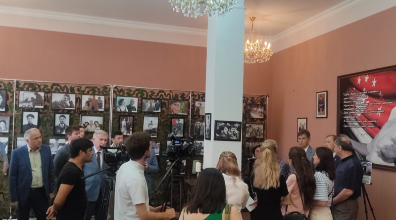 В Сухуме открылась выставка "Слезы Донбасса"