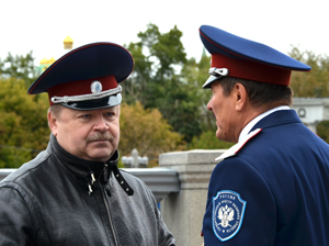 Атаман МОКО ЦКВ Л.Г.Макуров (слева) и атаман ЦКВ В.И.Налимов (справа)