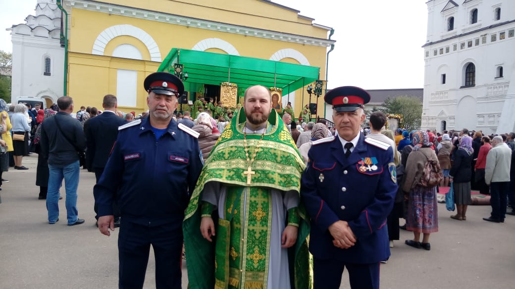 Казаки КРО СКВРиЗ прошли крестным ходом в день Преподобного Пафнутия Боровского