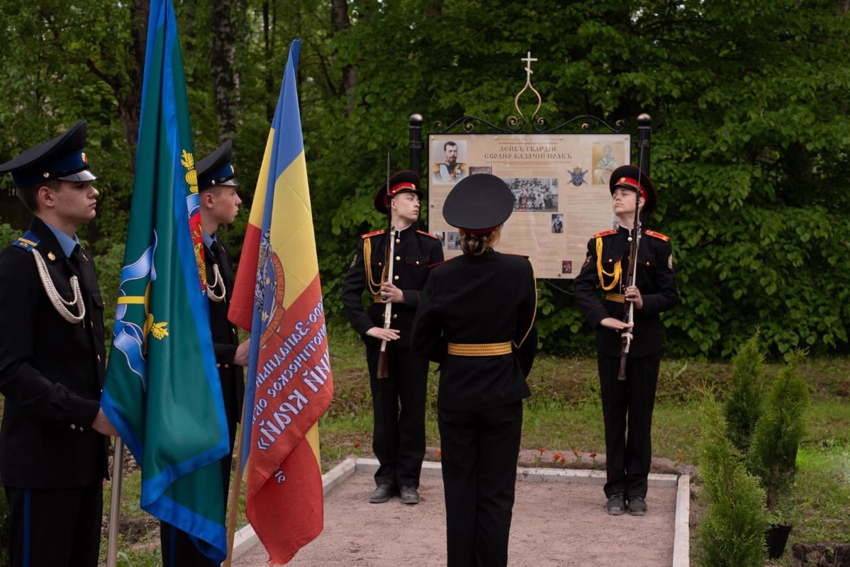 Торжественное открытие символической аллеи славы и памятного стенда казакам-гвардейцам в Санкт-Петербурге
