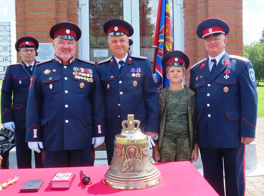 Казаки установили колокол в часовне Кантемировской дивизии
