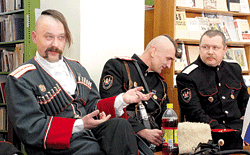 Казаки Угличского ГКО Ярославского отдела Центрального казачьего войска встречаются с молодёжью города.