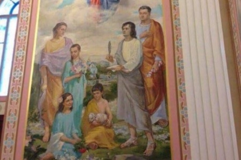 Церковь святого Петро: волонтер показал иконы с изображением Святого семейства Порошенко