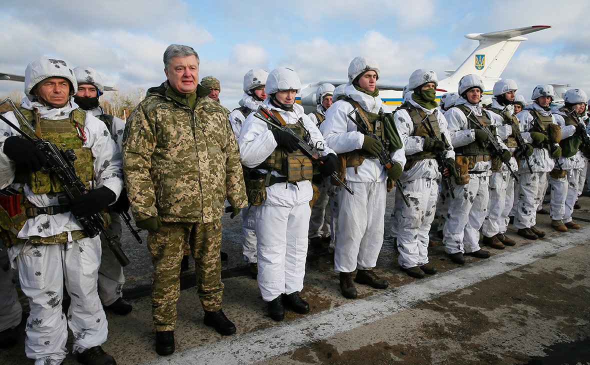 Порошенко заявил о переброске десантников к границе с Россией