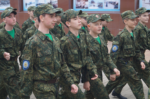 Новороссийские казаки-кадеты готовятся к параду