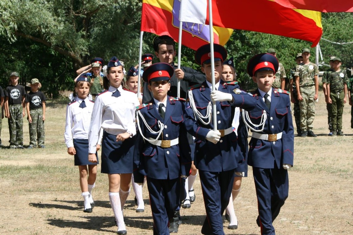 Под Волгодонском проходят военно-полевые учебно-тренировочные сборы «Донцов»