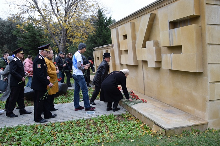 В Баку отметили День Неизвестного солдата