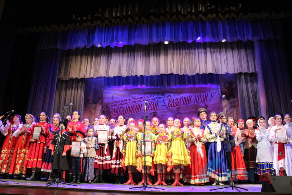 Жители ЛНР и подконтрольной Киеву Луганщины разделили призы в конкурсе казачьей культуры