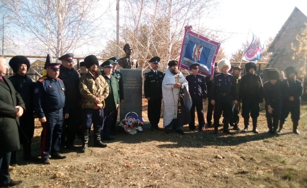 В Оренбургской области казаки открыли памятник "победителю Чапаева"