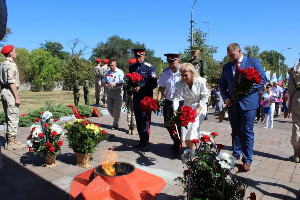 Алчевск отметил годовщину освобождения города от фашистов митингом и возложением цветов