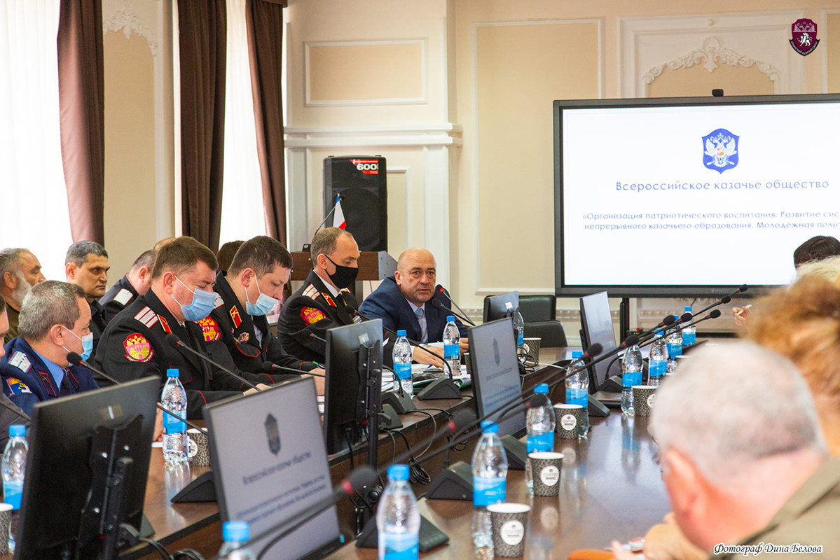 В Симферополе проведены занятия по несению казаками госслужбы и казачьему образованию