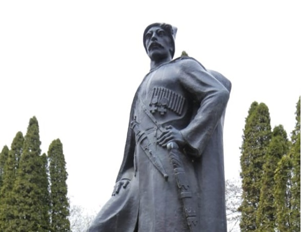 В Ессентуках неизвестные осквернили памятник казакам.
