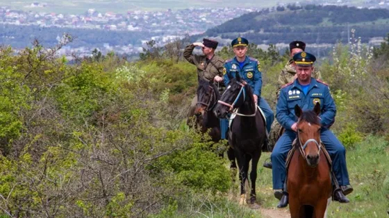 В Крыму сотрудники МЧС и казаки проводят совместные конные рейды