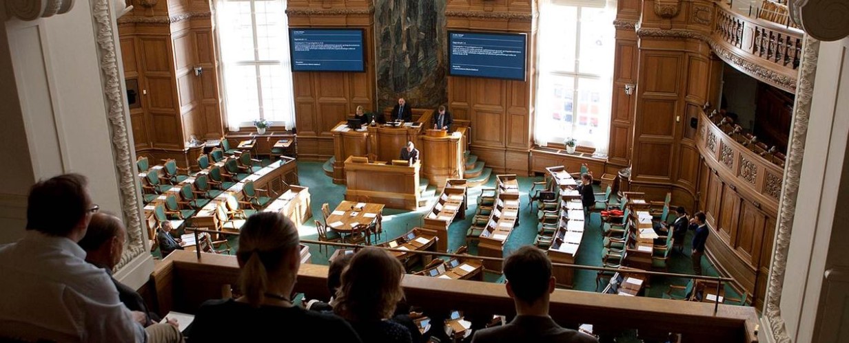 Датский парламент недавно принял решение в Копенгагене, что все меры по коронавирусу должны быть прекращены с 1 октября