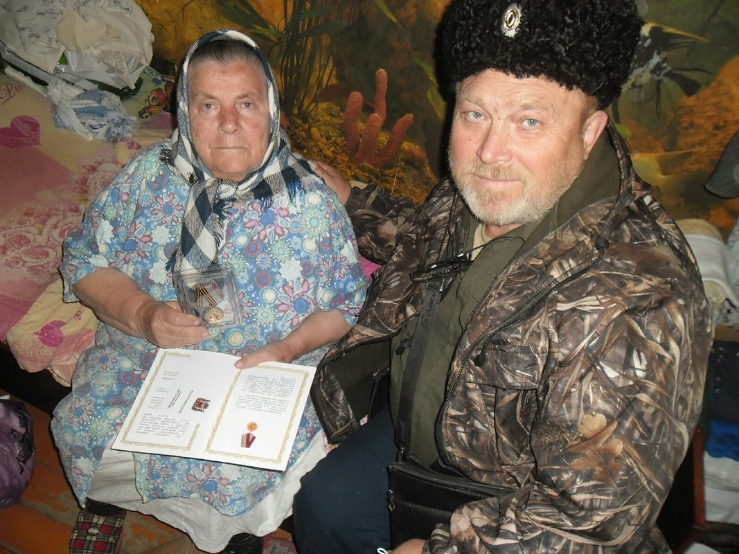 Оренбургские казаки передали награды детям войны