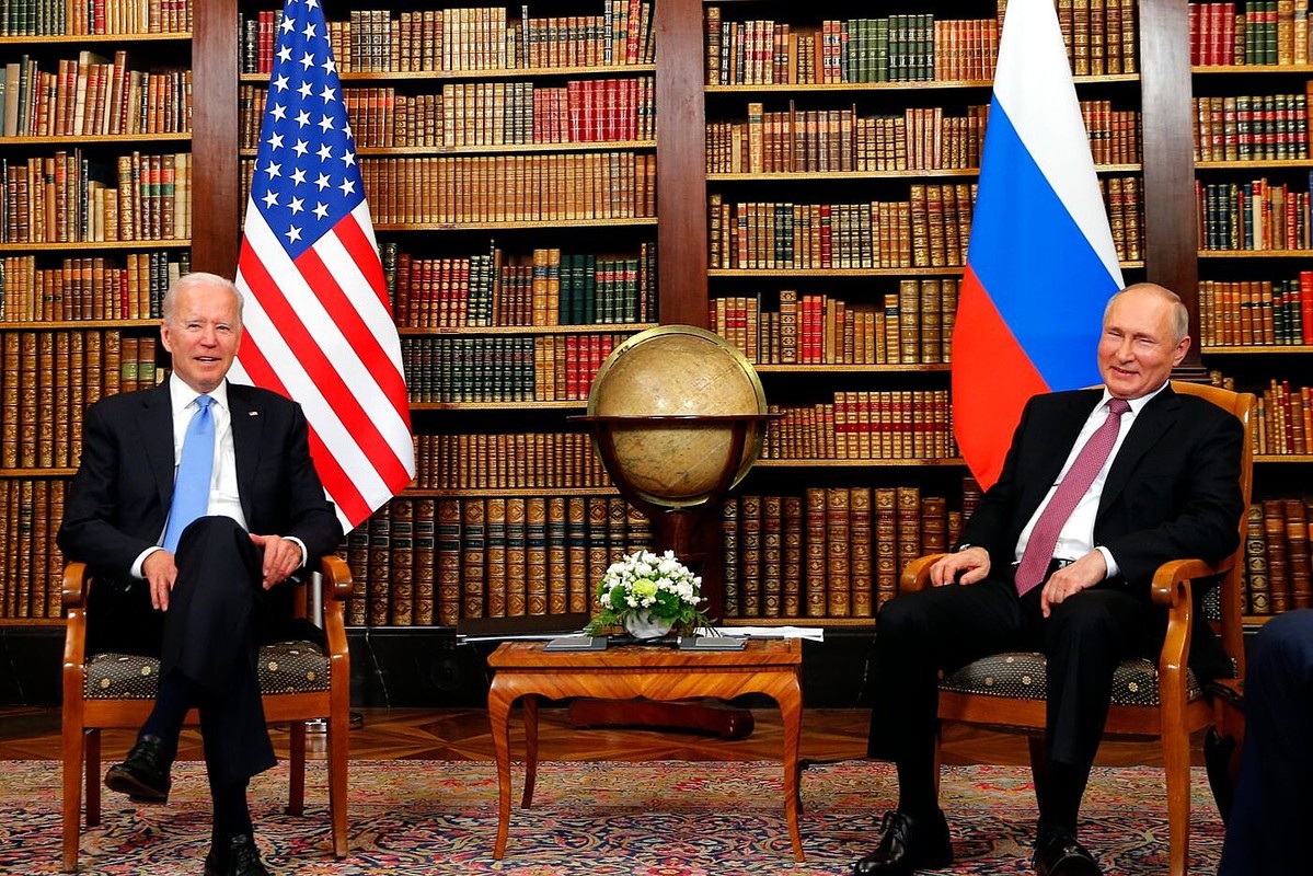 Путин и Байден провели телефонный разговор по ключевым вопросам безопасности