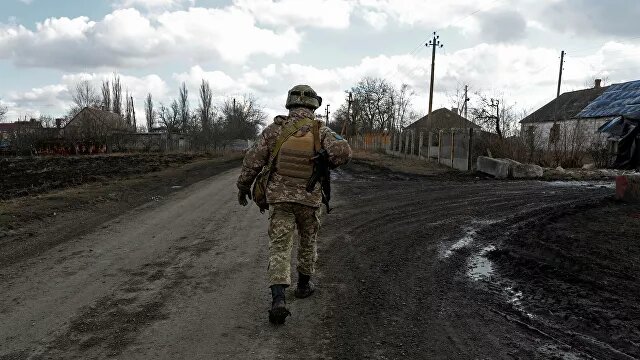 ВСУ обстреливают территорию ЛНР по всей линии соприкосновения