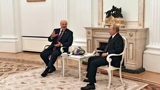 Путин и Лукашенко договорились о поставках Минску военной техники