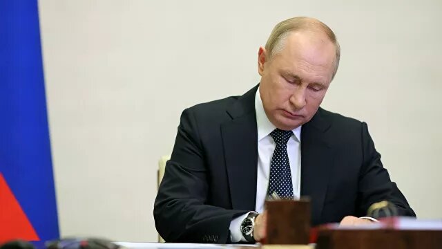 Путин подписал закон о наказании за фейки о Вооруженных силах