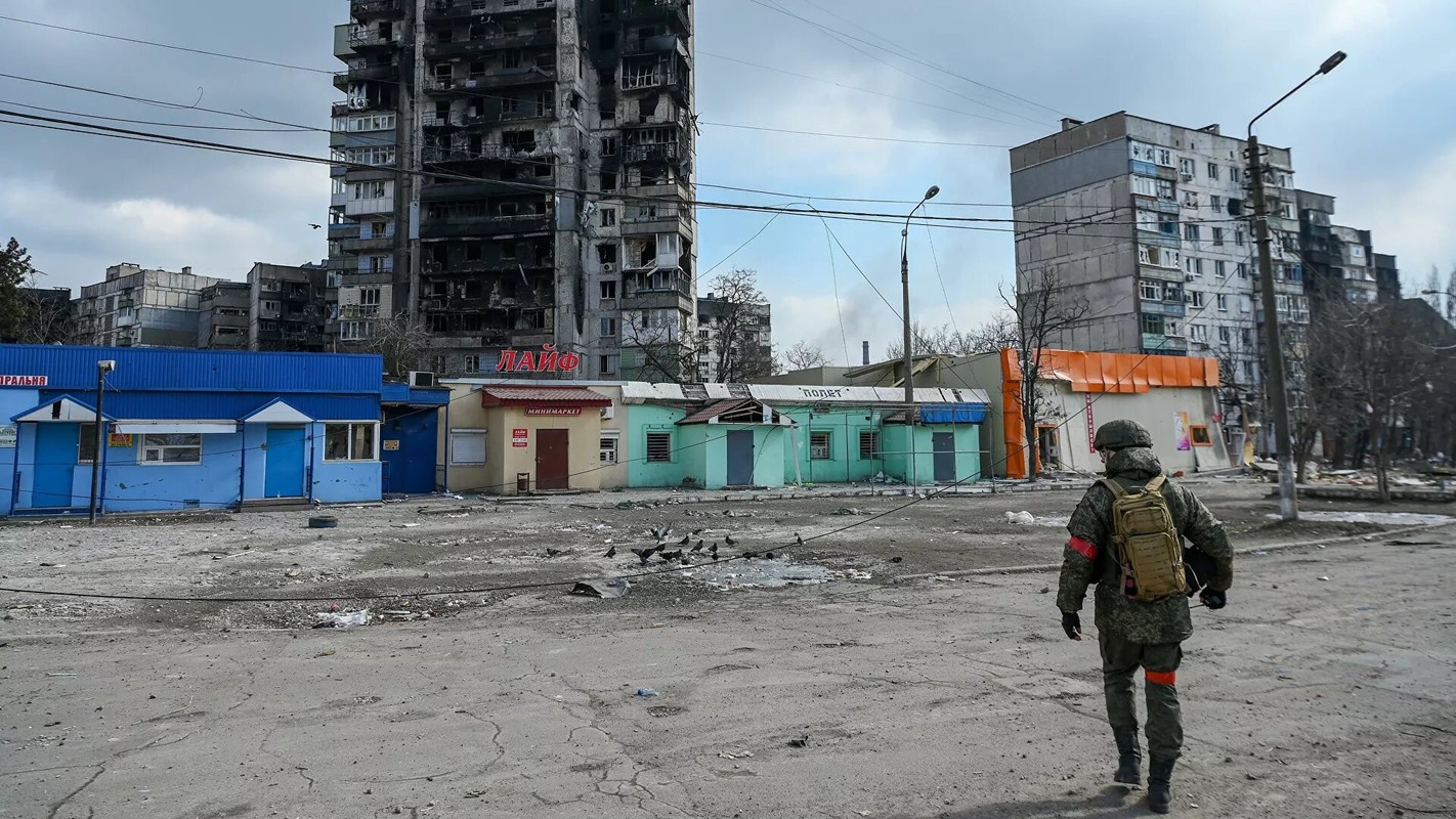 Киев отдал нацбатам приказ покидать Мариуполь под видом мирных жителей