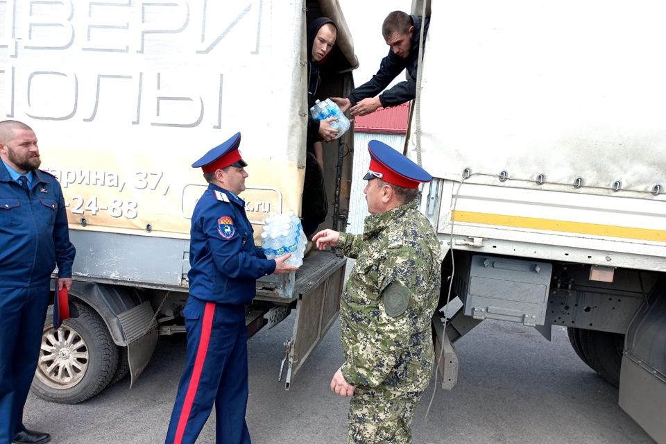 Донские казаки передали очередную партию гуманитарной помощи жителям Луганской Народной Республики
