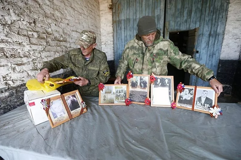 Казаки-добровольцы провели акцию «Бессмертный полк» в новых регионах России