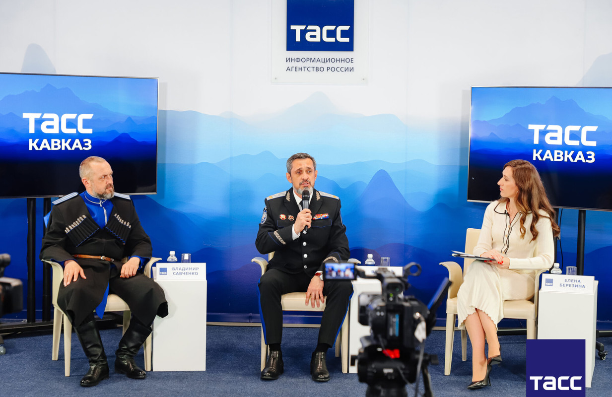 Пресс-конференция атамана Всероссийского казачьего общества Виталия Кузнецова и атамана Терского казачьего войска Владимира Савченко в Пятигорске